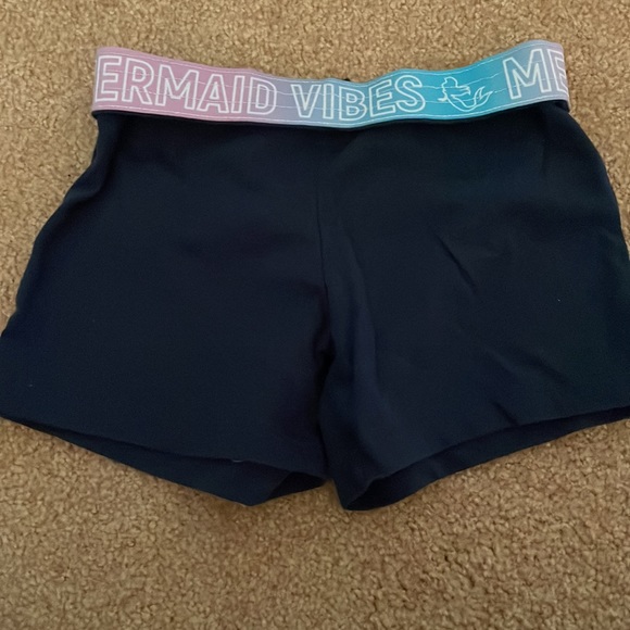 Short set - Picture 3 of 3